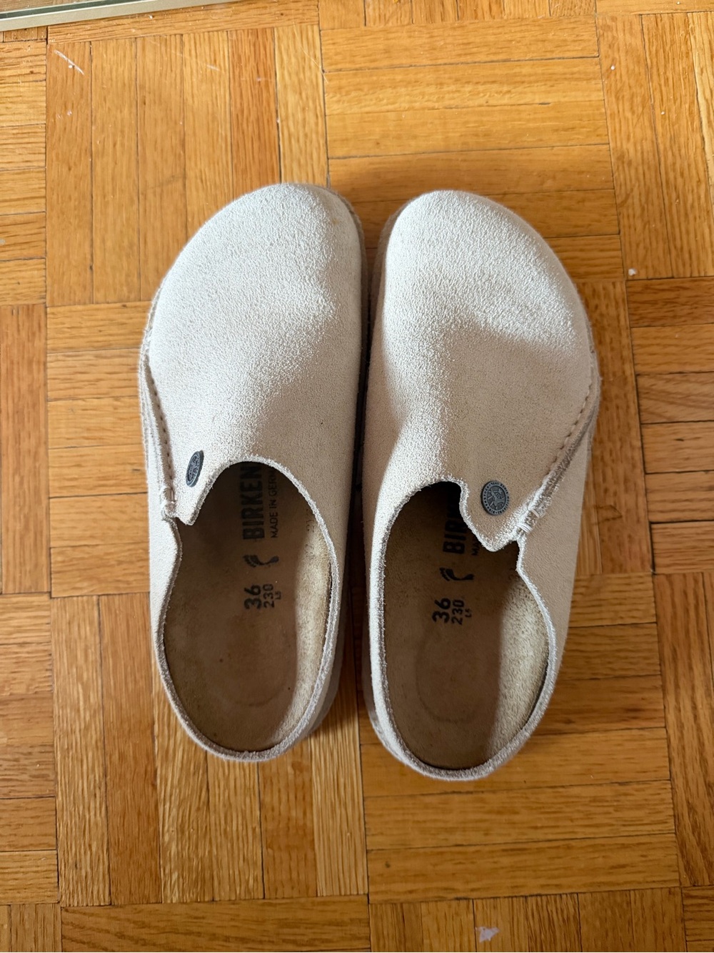 🦋BirkenstockWomen Suede Slip-On Clogs in Light Beige